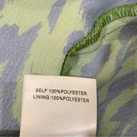 ALI & JAY Los Angeles Abstract Green Navy Print Puff Sleeve Top - Picture 10 of 11